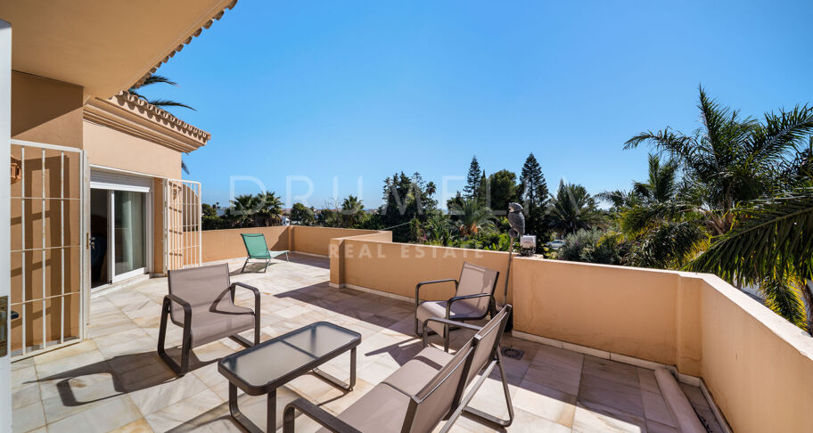 Andalusian Villa with Great Potential in Rodeo Alto, Nueva Andalucía