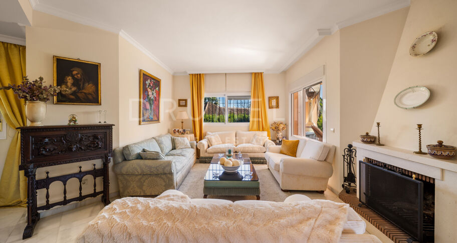 Andalusian Villa with Great Potential in Rodeo Alto, Nueva Andalucía