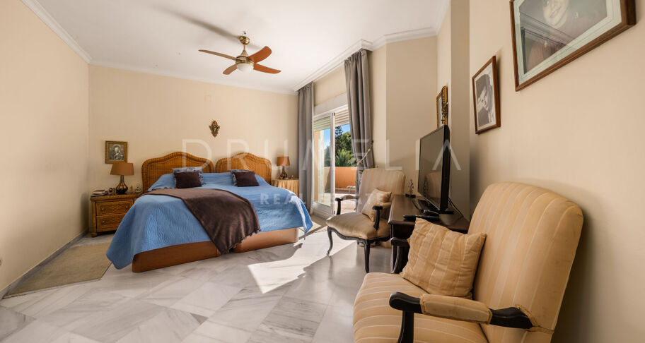 Andalusian Villa with Great Potential in Rodeo Alto, Nueva Andalucía