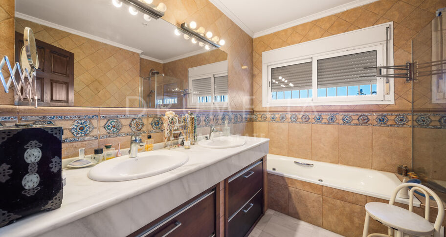 Andalusian Villa with Great Potential in Rodeo Alto, Nueva Andalucía