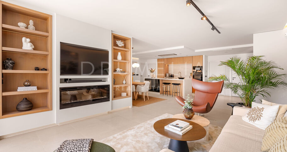 Renoviertes Duplex-Penthouse in erster Golflinie zum Verkauf in Los Balcones, La Quinta, Marbella