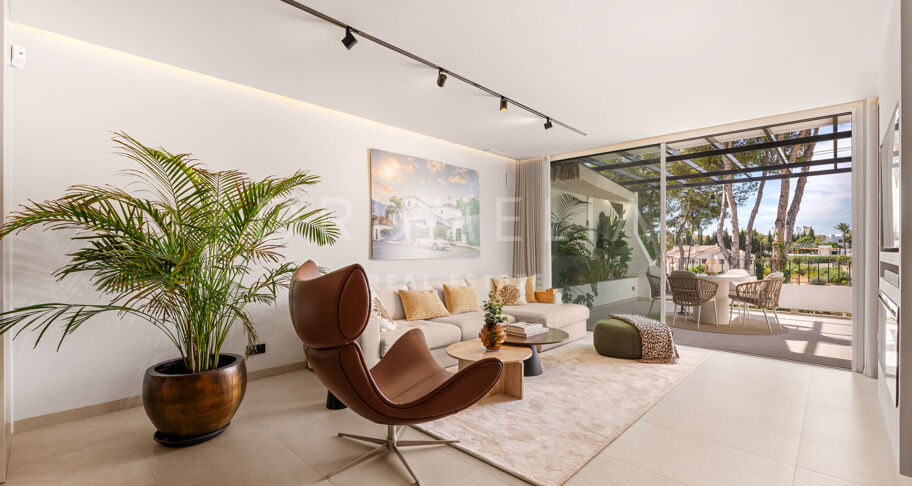 Renoviertes Duplex-Penthouse in erster Golflinie zum Verkauf in Los Balcones, La Quinta, Marbella