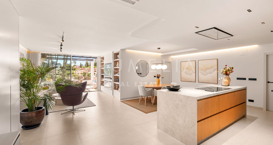 Renoviertes Duplex-Penthouse in erster Golflinie zum Verkauf in Los Balcones, La Quinta, Marbella