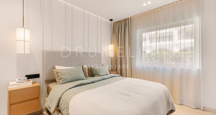 Renoviertes Duplex-Penthouse in erster Golflinie zum Verkauf in Los Balcones, La Quinta, Marbella