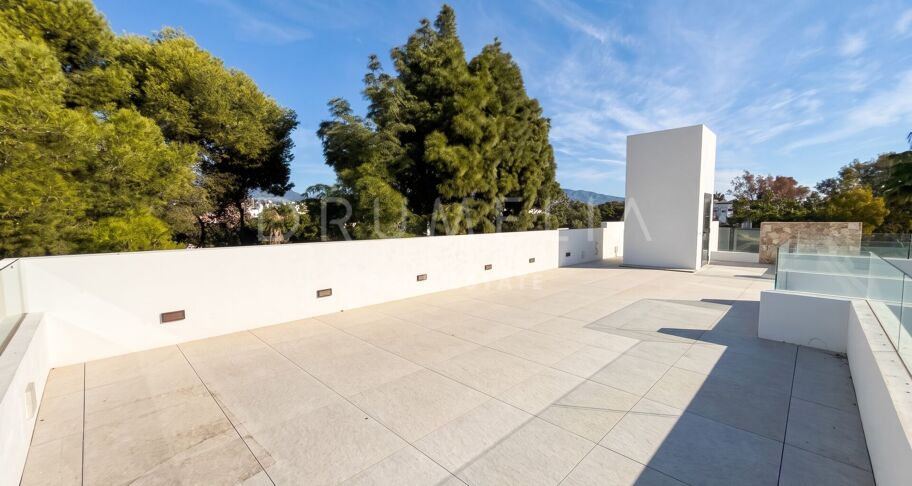 Brandneue, moderne Villa nahe dem Strand in San Pedro de Alcántara