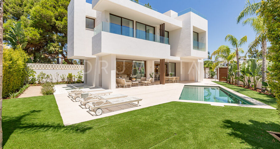 Brandneue, moderne Villa nahe dem Strand in San Pedro de Alcántara