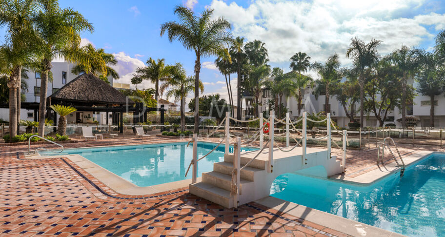 Elegantes Apartment in der prestigeträchtigen Marina de Puente Romano an der Goldenen Meile von Marbella