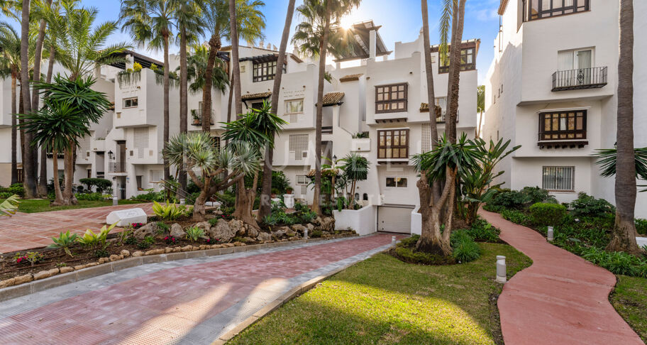 Elegantes Apartment in der prestigeträchtigen Marina de Puente Romano an der Goldenen Meile von Marbella