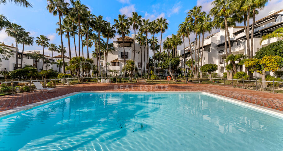 Elegantes Apartment in der prestigeträchtigen Marina de Puente Romano an der Goldenen Meile von Marbella