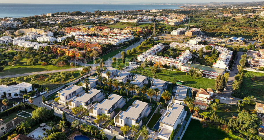 Вне плана: 4-Bed Luxury Villa in Bel-Air, Estepona - панорамные виды на море, частный бассейн и зрелый сад