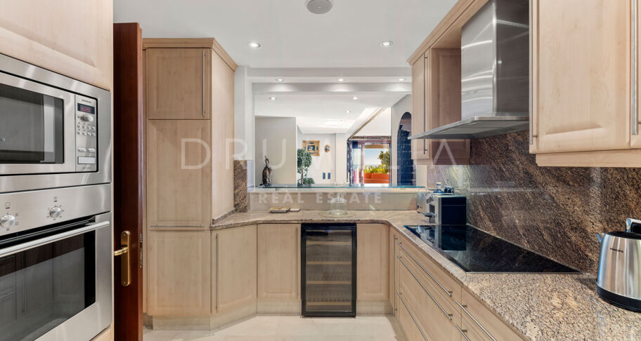 Niezwykły Triplex przy plaży w Torre Bermeja, Estepona