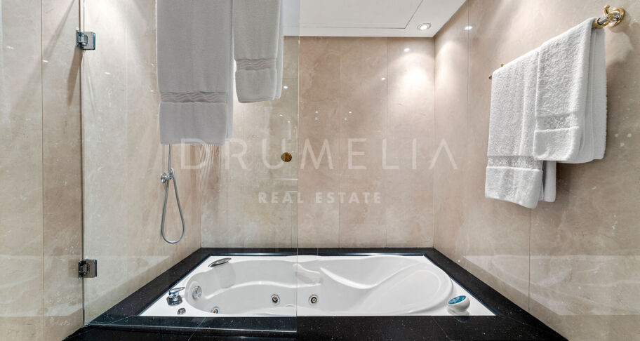 Niezwykły Triplex przy plaży w Torre Bermeja, Estepona