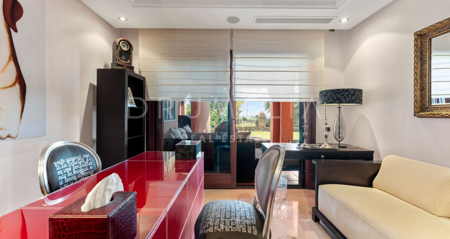 Niezwykły Triplex przy plaży w Torre Bermeja, Estepona