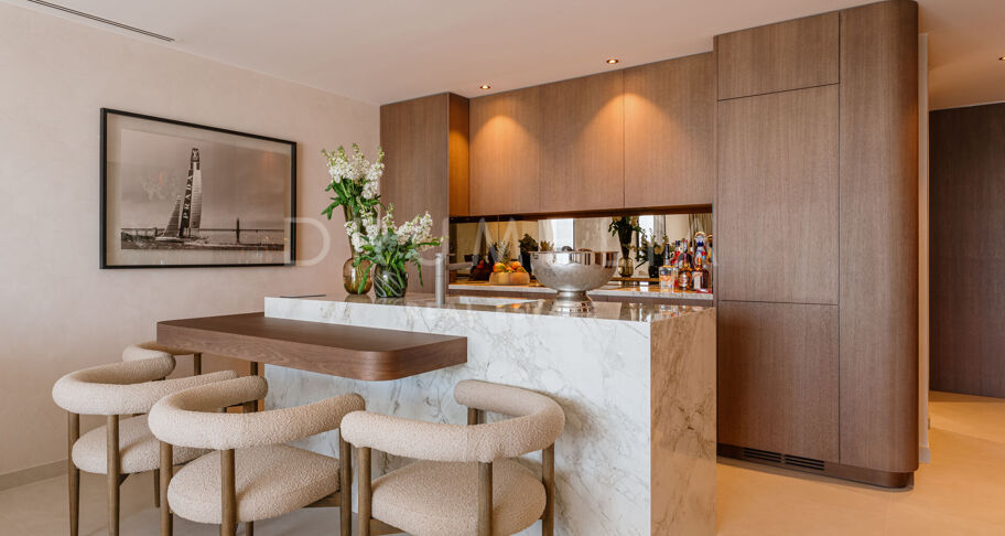 Luxury Frontline Apartment in Puerto Banús with Breathtaking Marina Views