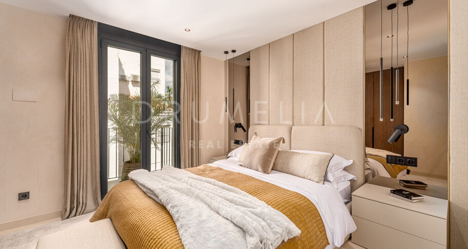 Luxury Frontline Apartment in Puerto Banús with Breathtaking Marina Views