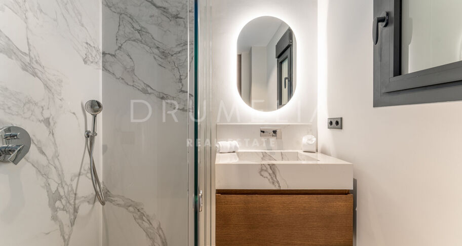 Luxury Frontline Apartment in Puerto Banús with Breathtaking Marina Views