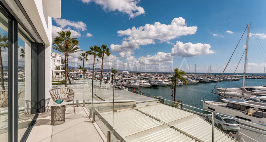 Luxury Frontline Apartment in Puerto Banús with Breathtaking Marina Views