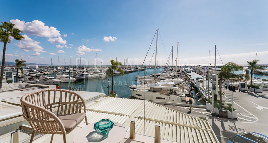 Luxury Frontline Apartment in Puerto Banús with Breathtaking Marina Views