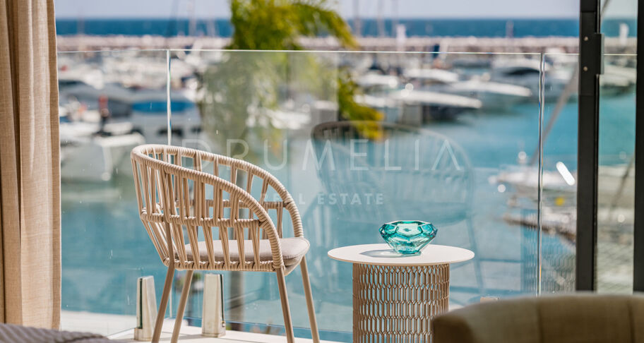 Luxury Frontline Apartment in Puerto Banús with Breathtaking Marina Views