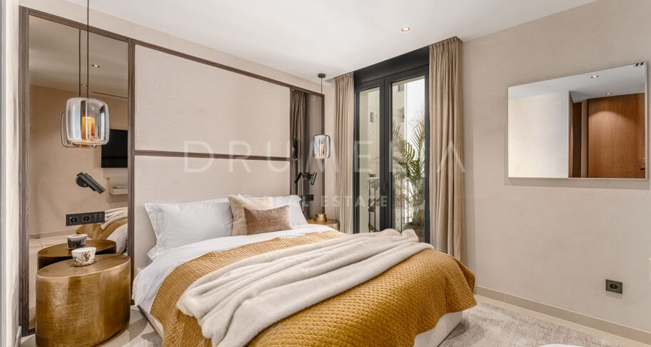 Luxury Frontline Apartment in Puerto Banús with Breathtaking Marina Views