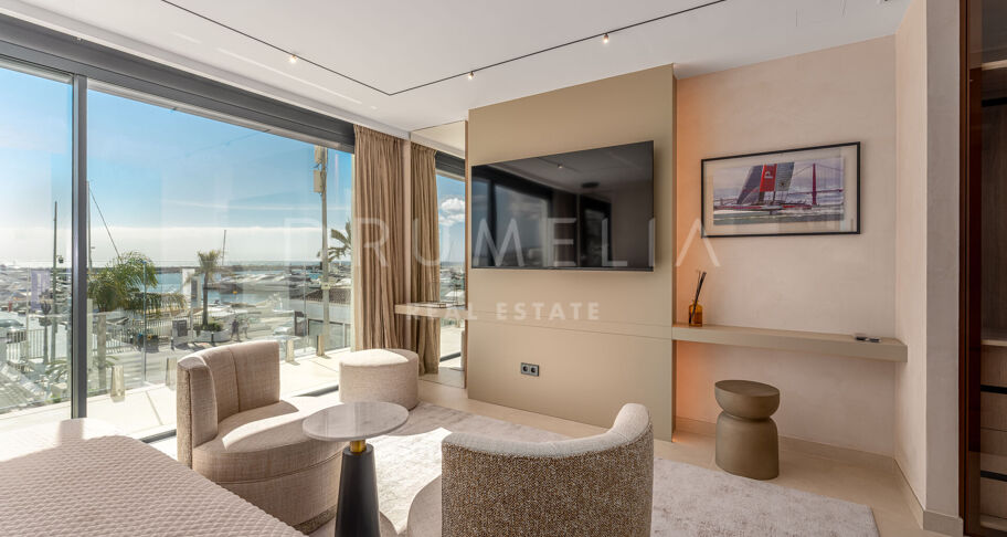 Luxury Frontline Apartment in Puerto Banús with Breathtaking Marina Views