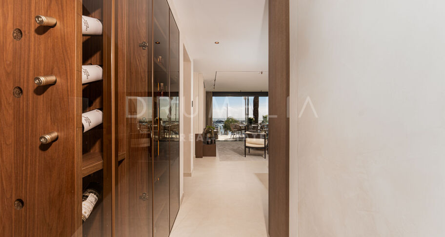 Luxury Frontline Apartment in Puerto Banús with Breathtaking Marina Views