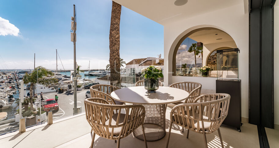 Luxury Frontline Apartment in Puerto Banús with Breathtaking Marina Views