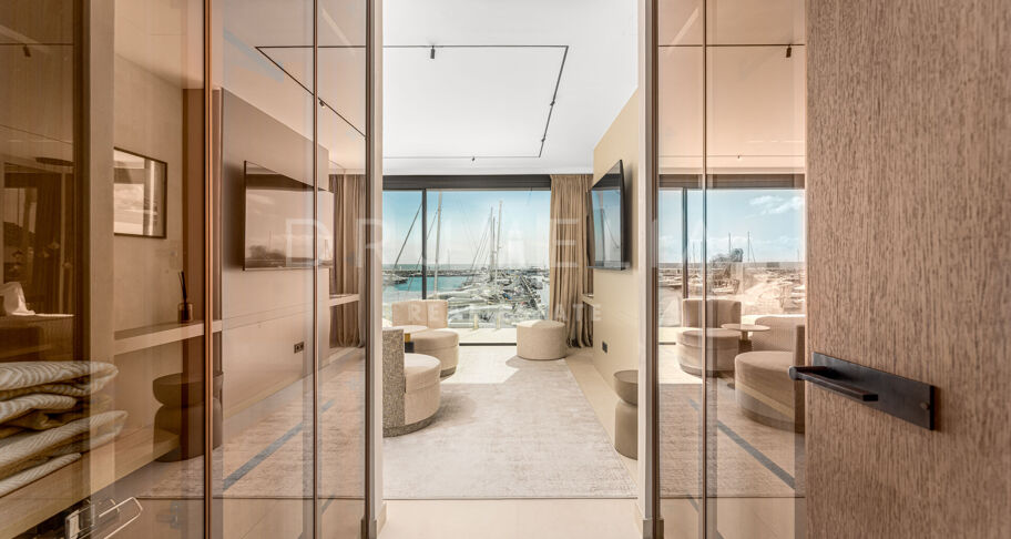 Luxury Frontline Apartment in Puerto Banús with Breathtaking Marina Views