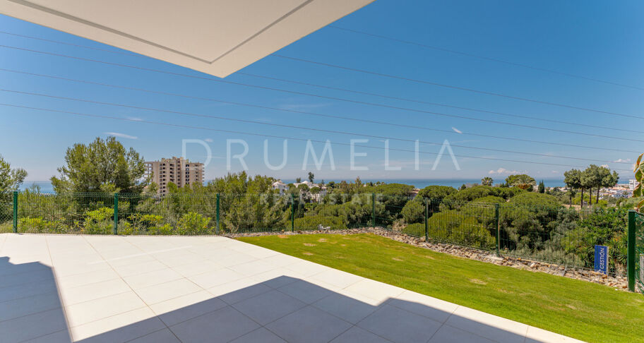 Moderne halfvrijstaande woning met dakterras en zwembad in Río Real, Marbella