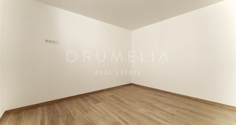 Moderne halfvrijstaande woning met dakterras en zwembad in Río Real, Marbella