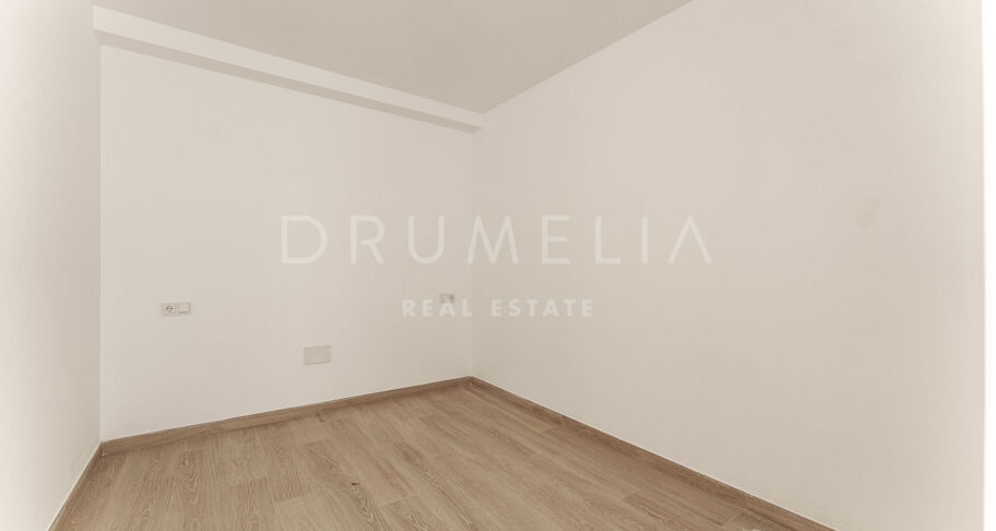 Moderne halfvrijstaande woning met dakterras en zwembad in Río Real, Marbella