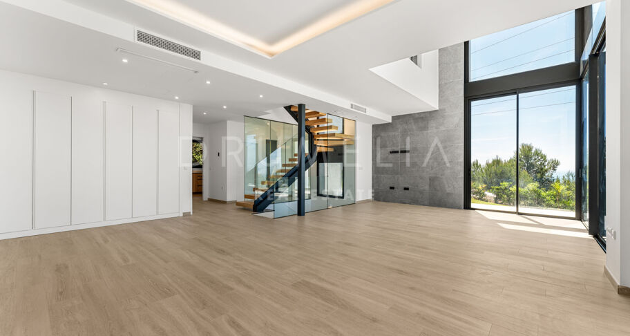 Moderne halfvrijstaande woning met dakterras en zwembad in Río Real, Marbella