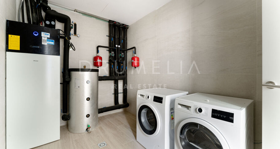Moderne halfvrijstaande woning met dakterras en zwembad in Río Real, Marbella