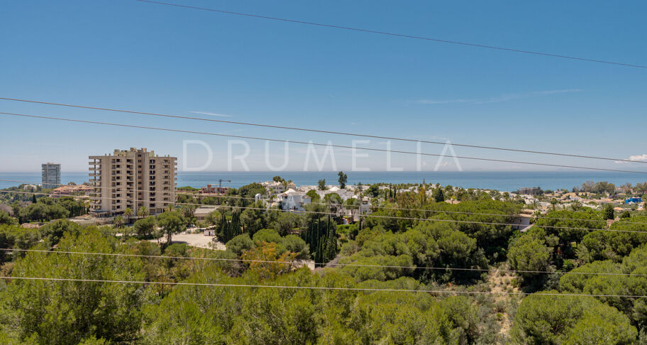 Moderne halfvrijstaande woning met dakterras en zwembad in Río Real, Marbella