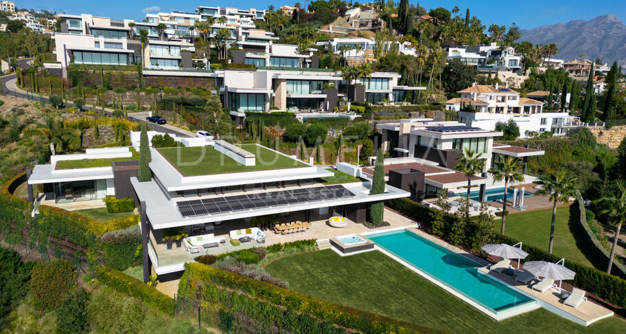 Wyrafinowany dom zaprojektowany przez architekta w nowoczesnym luksusowym osiedlu w La Quinta, Benahavis
