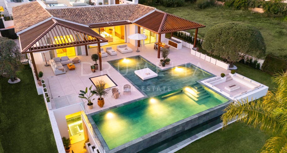 Luxurious Frontline Golf Villa with Breathtaking Views in La Cerquilla, Nueva Andalucía