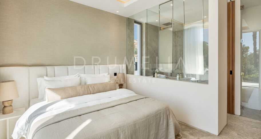 Luxurious Frontline Golf Villa with Breathtaking Views in La Cerquilla, Nueva Andalucía