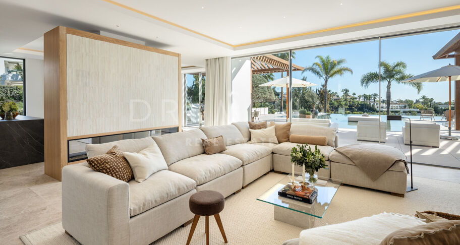 Luxurious Frontline Golf Villa with Breathtaking Views in La Cerquilla, Nueva Andalucía