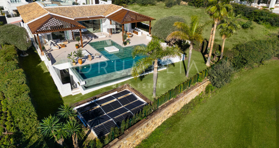 Luxurious Frontline Golf Villa with Breathtaking Views in La Cerquilla, Nueva Andalucía