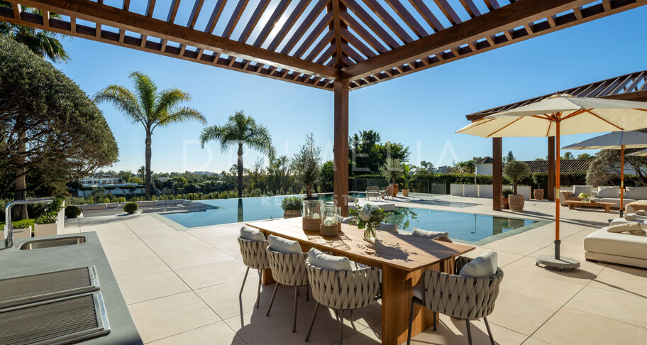 Luxurious Frontline Golf Villa with Breathtaking Views in La Cerquilla, Nueva Andalucía