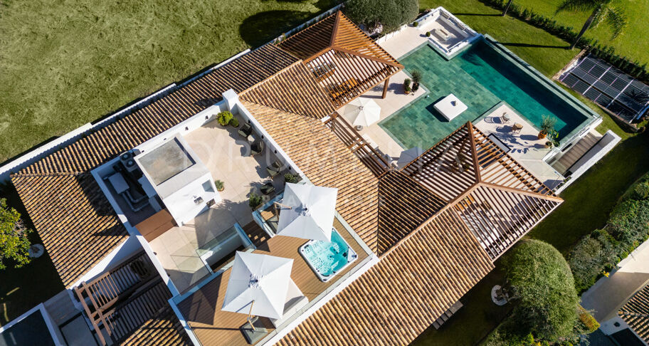 Luxurious Frontline Golf Villa with Breathtaking Views in La Cerquilla, Nueva Andalucía
