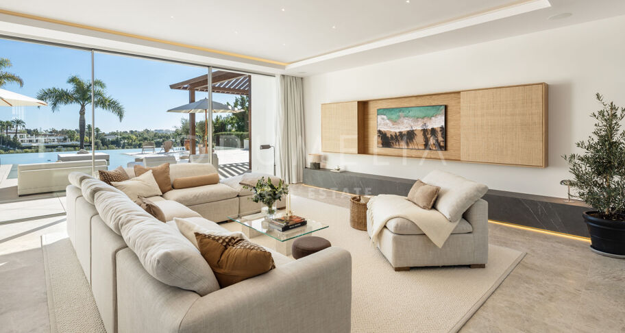 Luxurious Frontline Golf Villa with Breathtaking Views in La Cerquilla, Nueva Andalucía