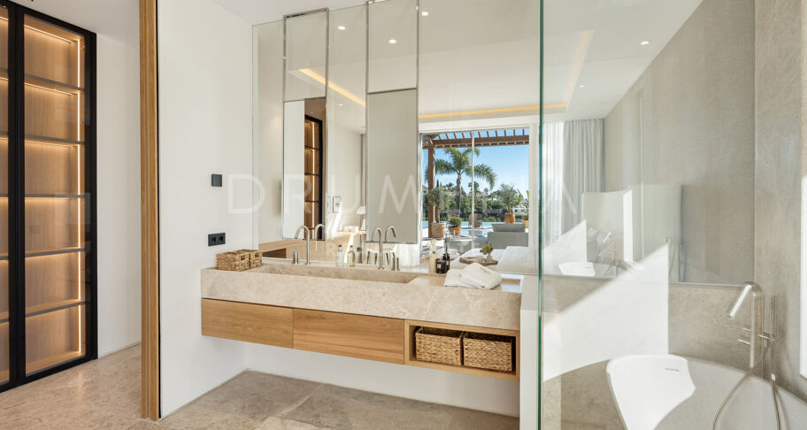 Luxurious Frontline Golf Villa with Breathtaking Views in La Cerquilla, Nueva Andalucía