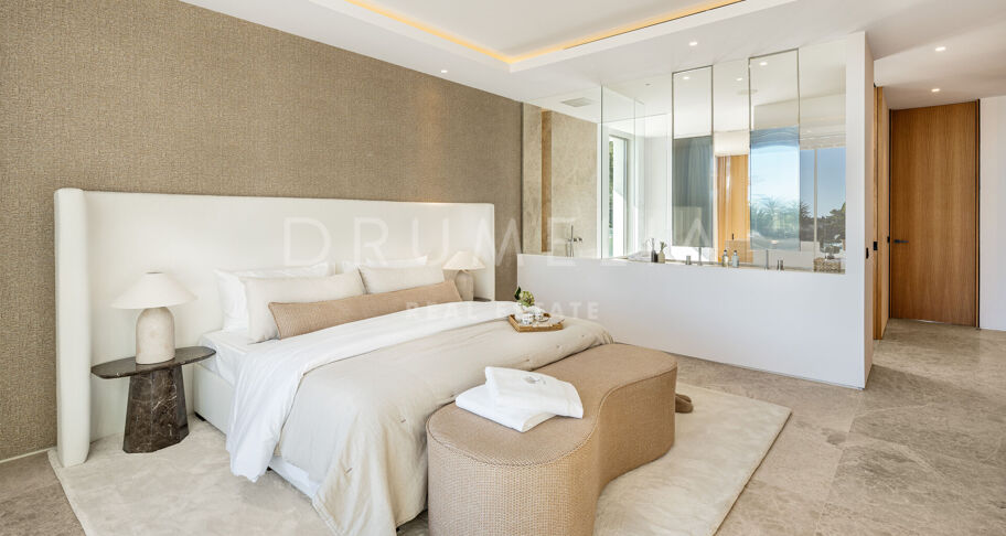 Luxurious Frontline Golf Villa with Breathtaking Views in La Cerquilla, Nueva Andalucía