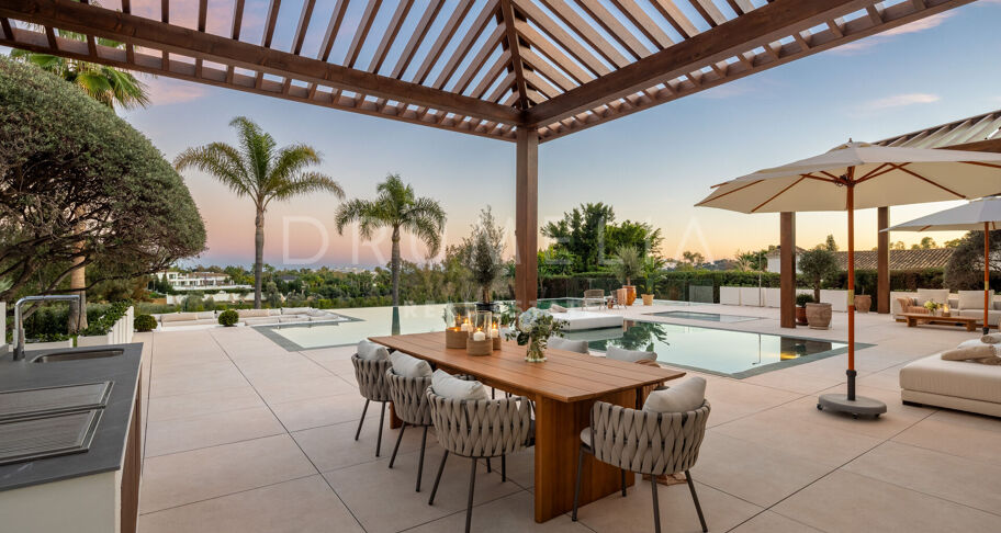 Luxurious Frontline Golf Villa with Breathtaking Views in La Cerquilla, Nueva Andalucía
