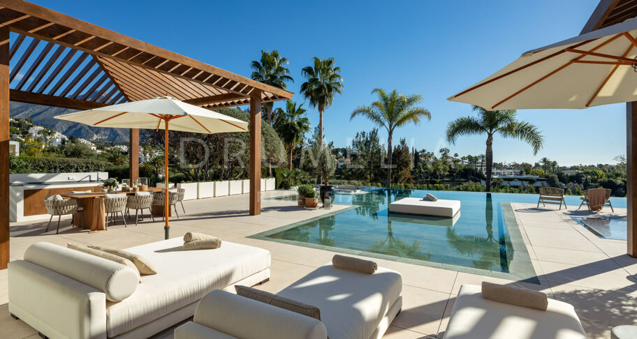 Luxurious Frontline Golf Villa with Breathtaking Views in La Cerquilla, Nueva Andalucía