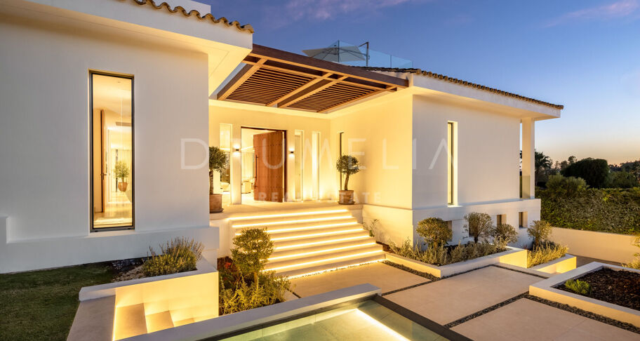 Luxurious Frontline Golf Villa with Breathtaking Views in La Cerquilla, Nueva Andalucía