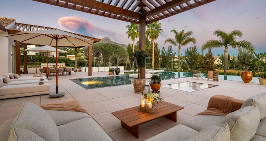 Luxurious Frontline Golf Villa with Breathtaking Views in La Cerquilla, Nueva Andalucía