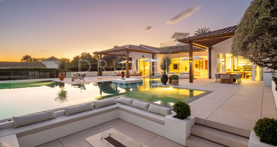 Luxurious Frontline Golf Villa with Breathtaking Views in La Cerquilla, Nueva Andalucía
