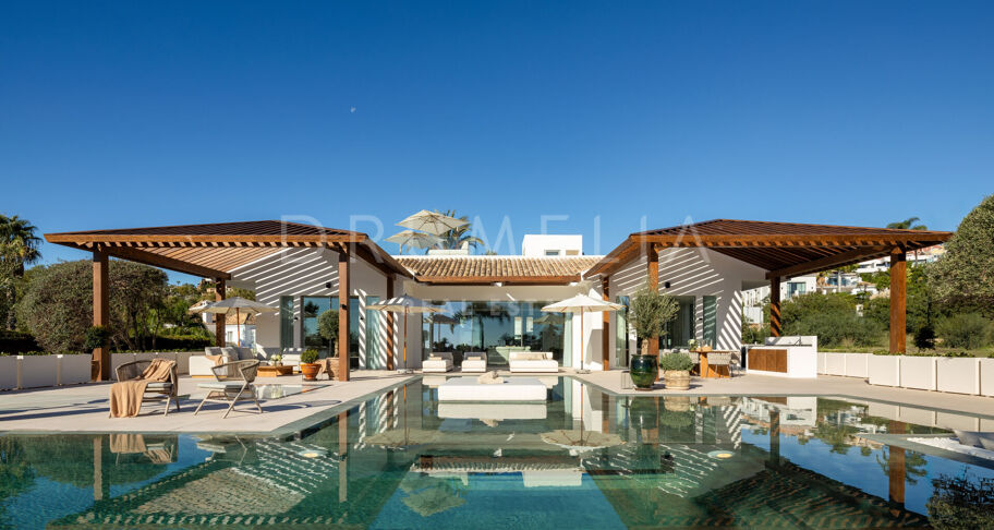 Luxurious Frontline Golf Villa with Breathtaking Views in La Cerquilla, Nueva Andalucía